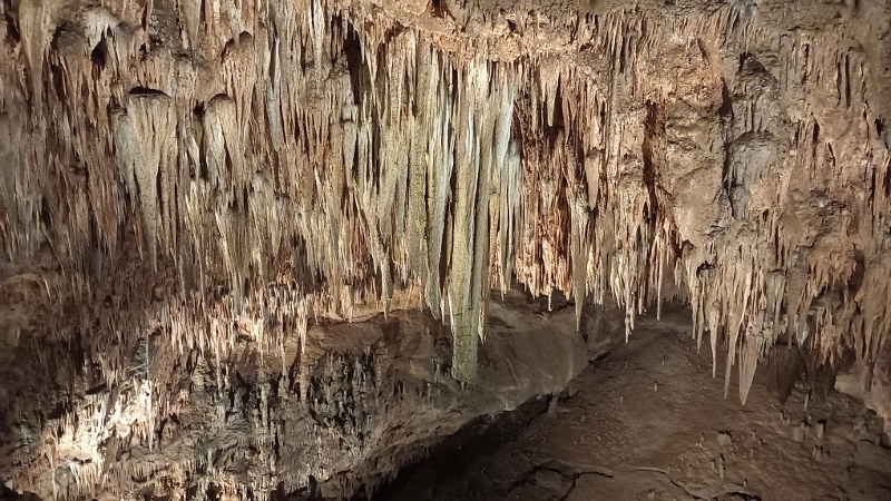 Estalactitas en la cueva de Valporquero