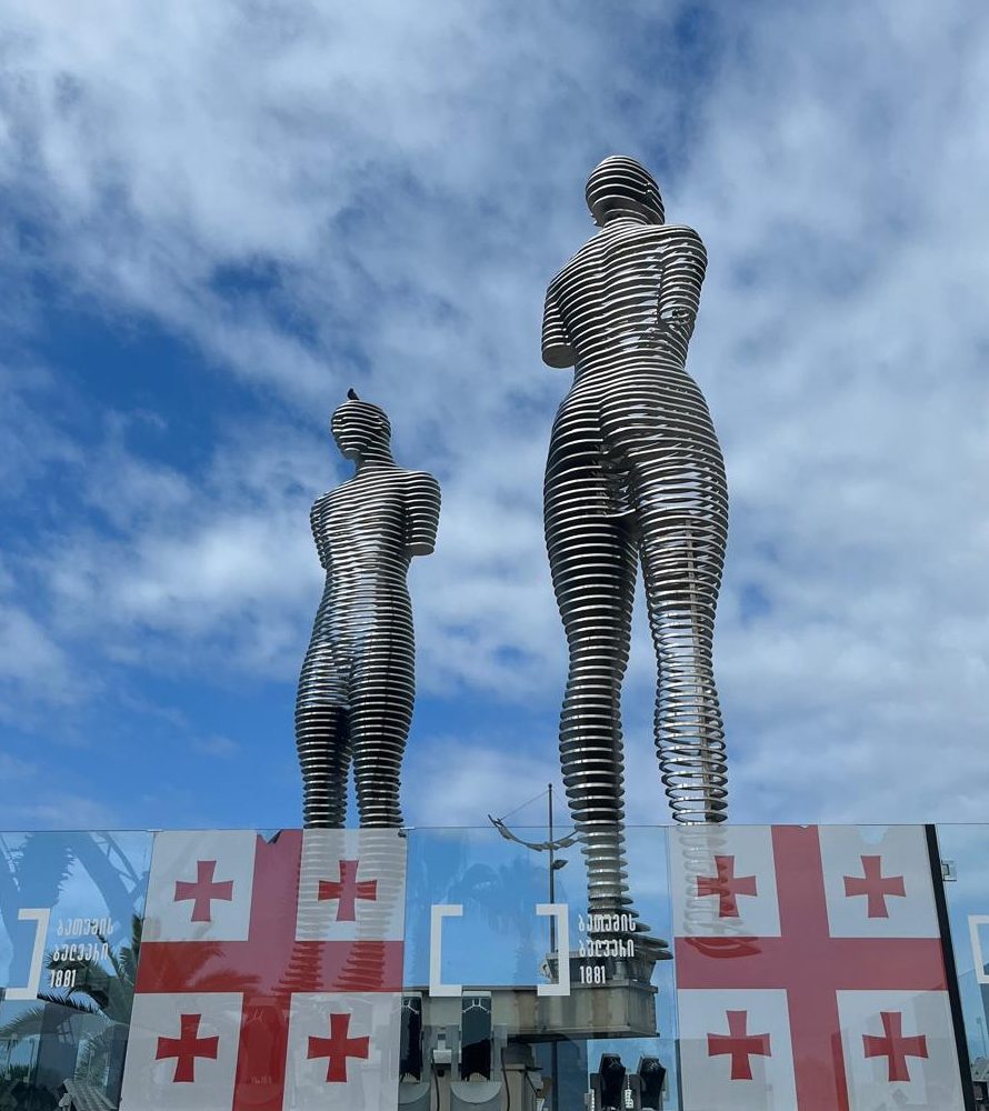 Estatua de Ali y Nino en Batumi